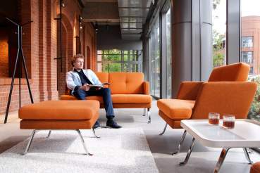 October 2-er Sitzsofa mit hoher Rückenlehne